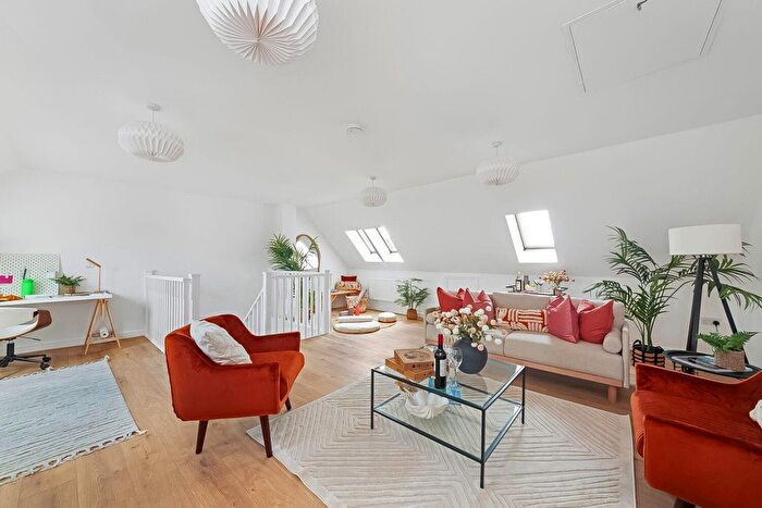 2 Bedroom Flat For Sale In Kelly Avenue, Peckham, London, SE15