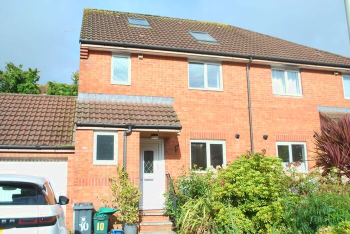 4 Bedroom Semi-Detached House To Rent In Lovering Close, Exmouth, EX8