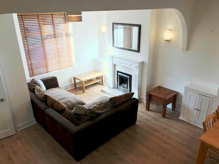 2 Bedroom Property To Rent In Court Road, Grangetown, Cardiff, CF11