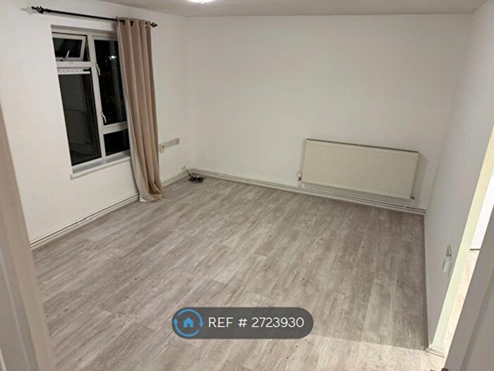 1 Bedroom Flat To Rent In Orchard Way, Dorking, RH4