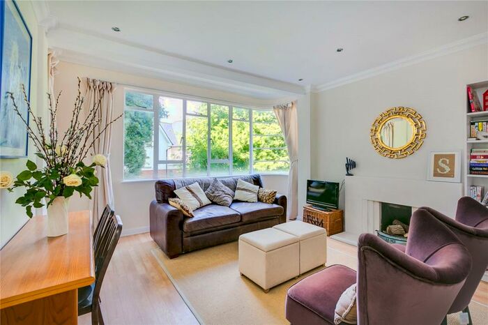 2 Bedroom Apartment To Rent In Thurleigh Court, Nightingale Lane, London, SW12