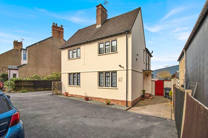 1 Bedroom Flat To Rent In Meadow Road, Cirencester, Gloucestershire, GL7