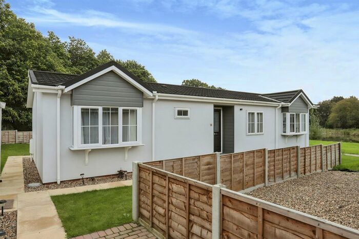 2 Bedroom Mobile/park Home For Sale In Whitearch, Benhall, Saxmundham, IP17