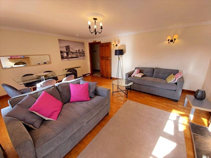 3 Bedroom Flat To Rent In Castle Street, Aberdeen, AB11