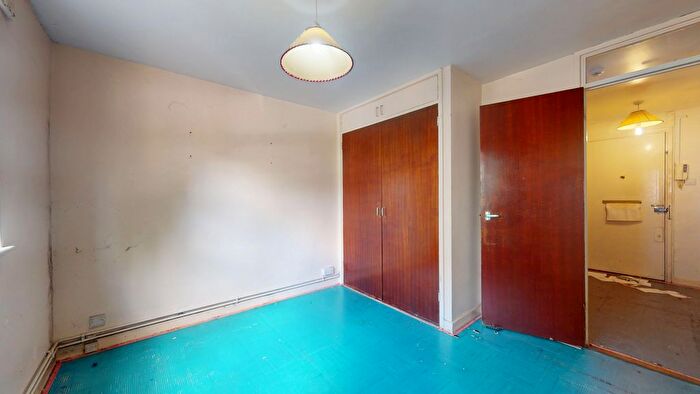 1 Bedroom Flat For Sale In Fairweather Close, Clyde Road, London, N15