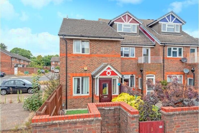 1 Bedroom End Of Terrace House To Rent In Sycamore Grove, London, SE20