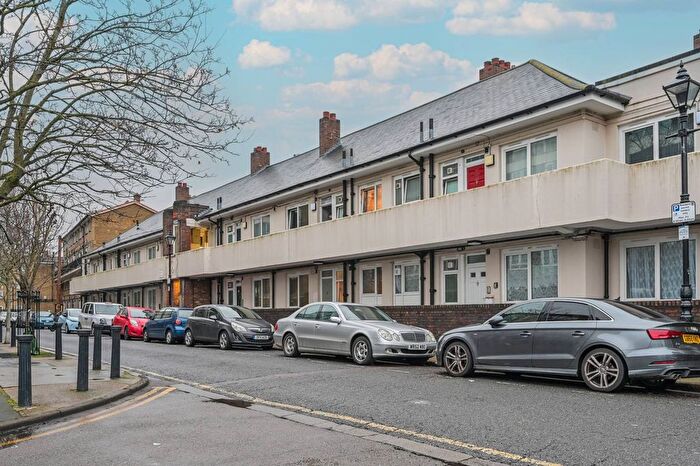 2 Bedroom Flat For Sale In Benworth Street, Bow, London, E3