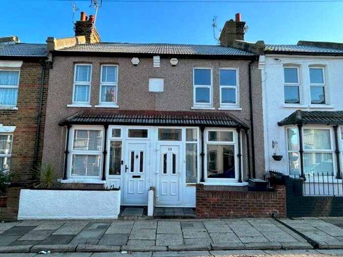3 Bedroom Terraced House To Rent In Alfred Road, Gravesend, Kent, DA11