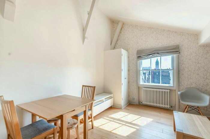 2 Bedroom Flat To Rent In Gloucester Road, South Kensington, London, SW7