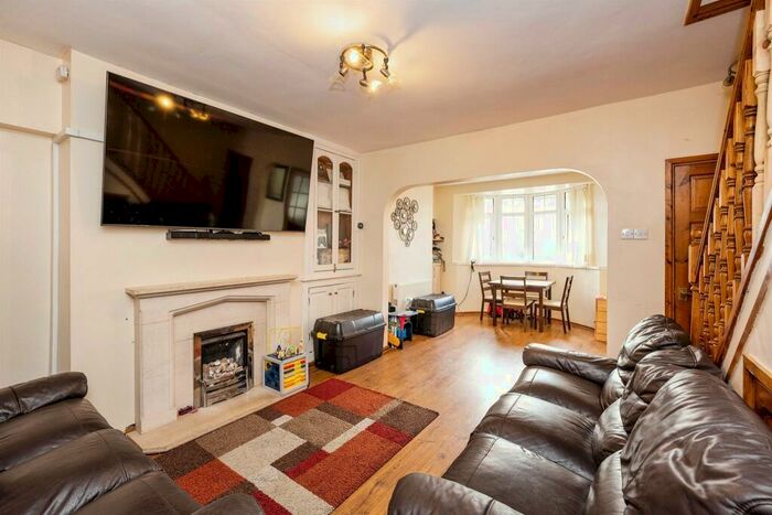 3 Bedroom End Of Terrace House For Sale In Killan Road, Dunvant, Swansea, SA2