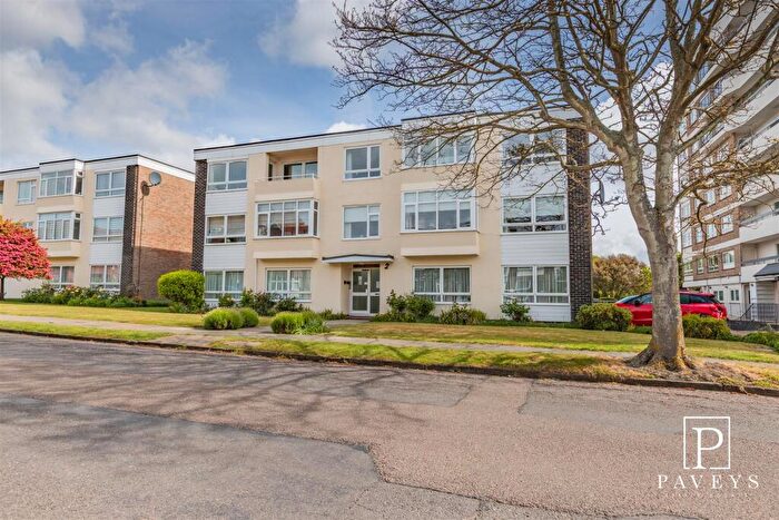 3 Bedroom Flat For Sale In Queens Road, Frinton-On-Sea, CO13