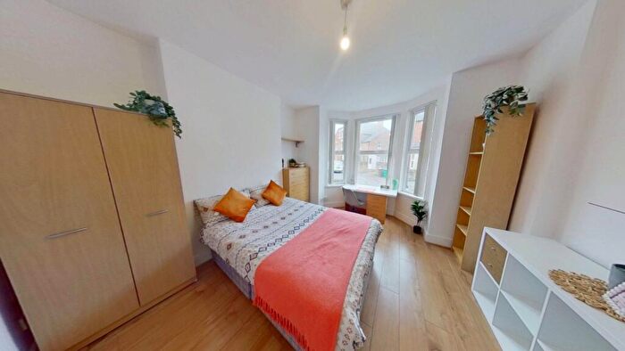6 Bedroom Semi-Detached House To Rent In Midland Avenue, Lenton, Nottingham, NG7