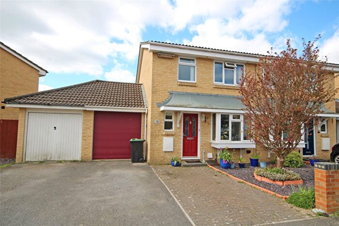 3 Bedroom Semi Detached House For Sale In Fawn Gardens, New Milton, Hampshire, BH25