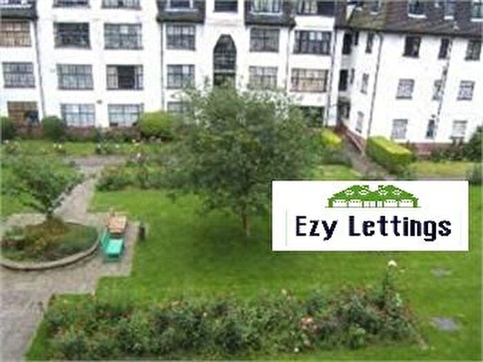 3 Bedroom Flat To Rent In Leigham Avenue, London, SW16