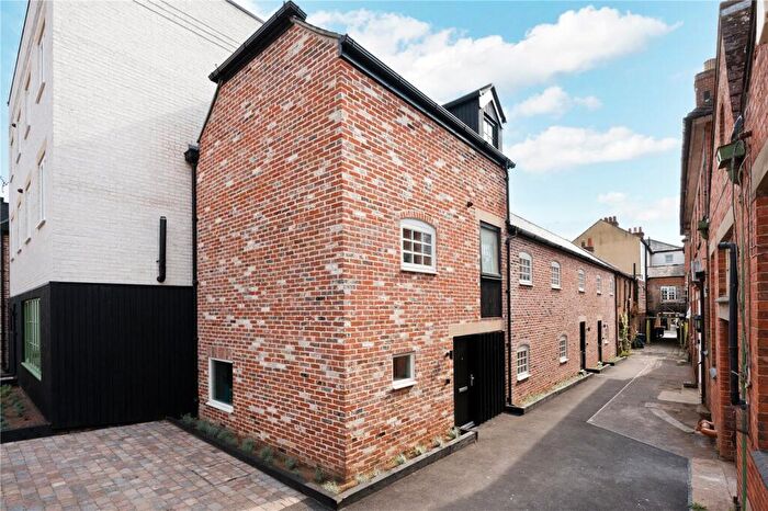 2 Bedroom House For Sale In Harts Yard, Farnham, GU9