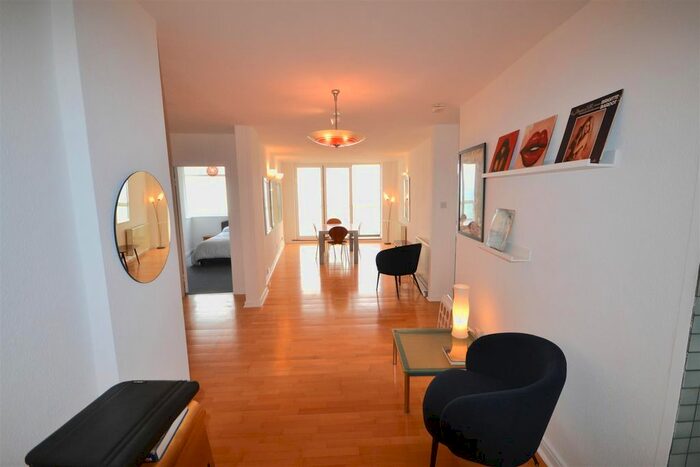 3 Bedroom Flat To Rent In Royal Parade, Eastbourne, BN22