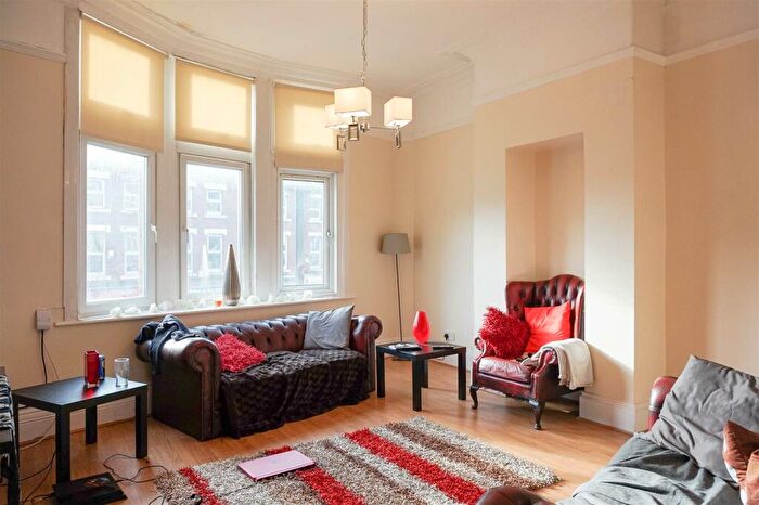 4 Bedroom Apartment To Rent In The Crescent, Leeds, LS6