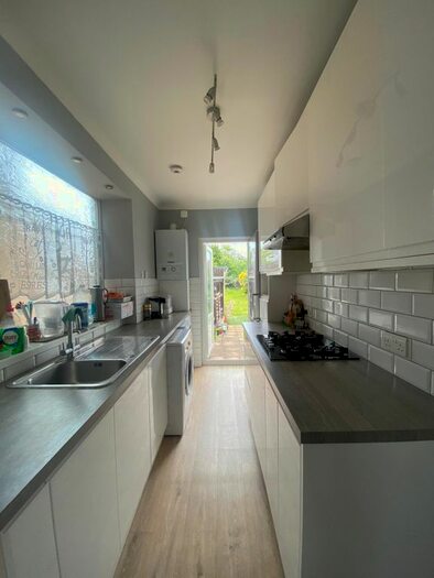 4 Bedroom Semi-detached House To Rent In Ashford Avenue, Hayes, UB4