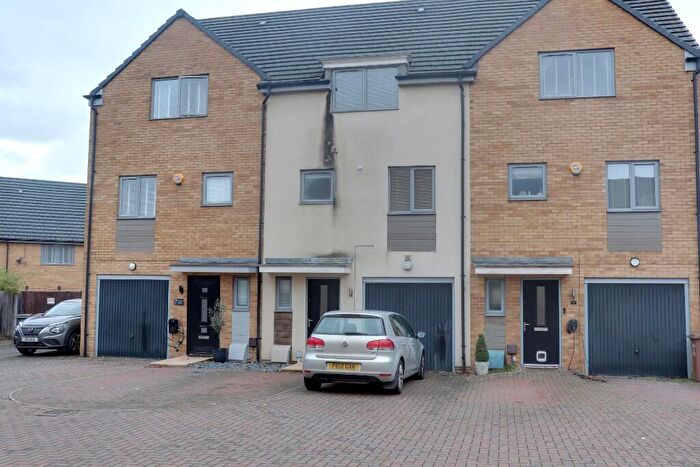 4 Bedroom Terraced House To Rent In Lulworth Close, Stevenage, Hertfordshire, SG1