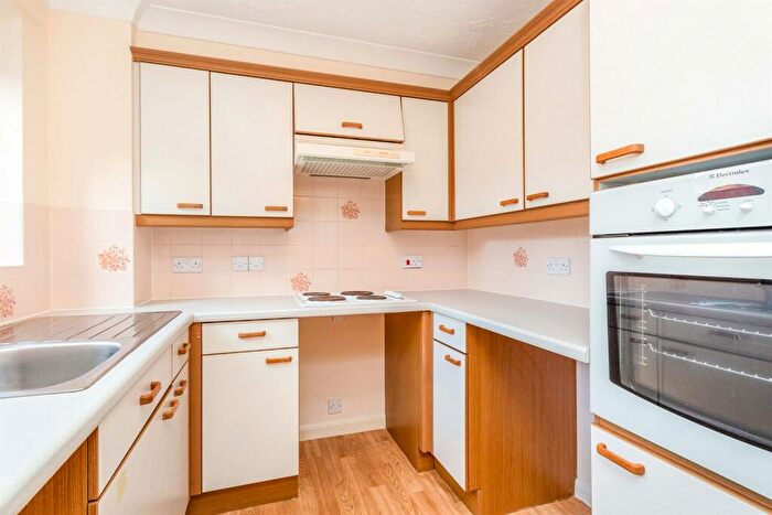 1 Bedroom Retirement Property To Rent In Florence Court, Willow Road, Aylesbury, HP19