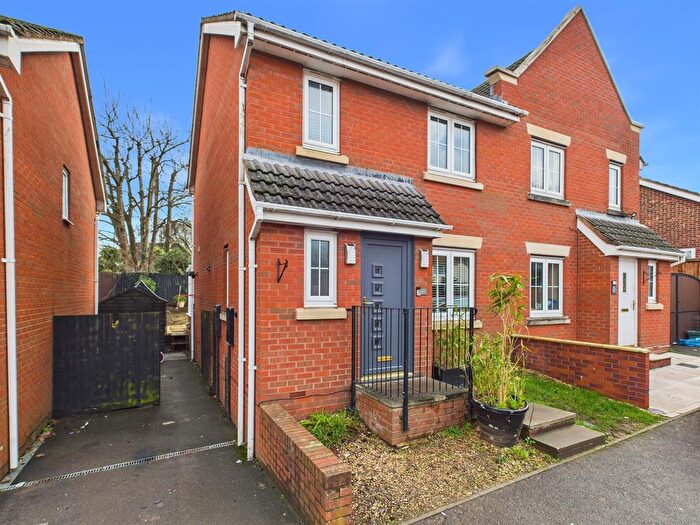 3 Bedroom Semi Detached House For Sale In Eastfield Mews, Gloucester, GL4