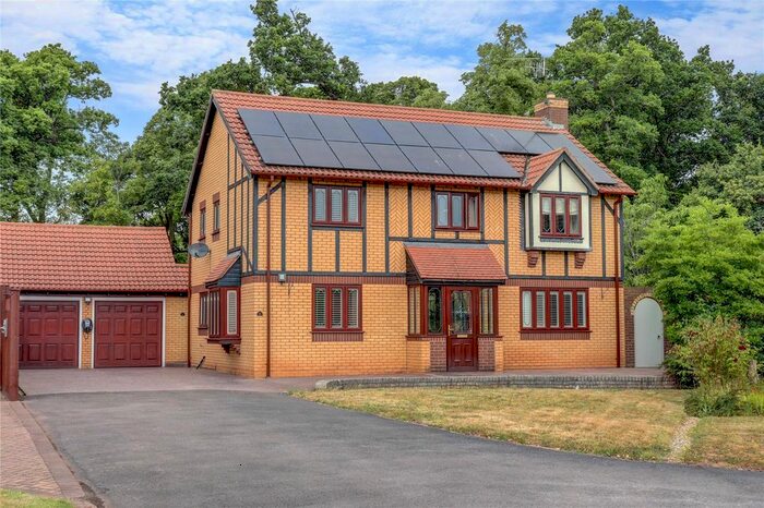 4 Bedroom Detached House For Sale In Inett Way, Droitwich, Worcestershire, WR9