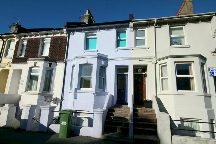 Studio To Rent In Queens Park Road, BN2