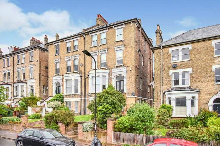 2 Bedroom Flat To Rent In Thicket Road, London, SE20