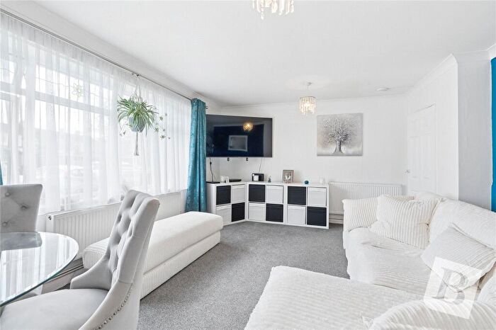 2 Bedroom Apartment For Sale In Stirling Close, Rainham, RM13