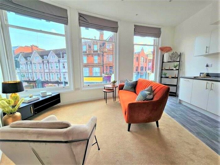 2 Bedroom Apartment To Rent In High Street, Reading, Berkshire, RG1