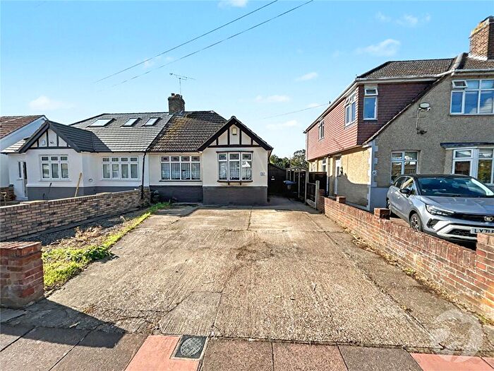 2 Bedroom Bungalow For Sale In Old Farm Avenue, Sidcup, DA15