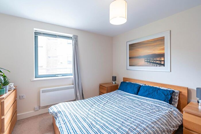 1 Bedroom Apartment To Rent In Woodin's Way, Oxford, Oxfordshire, OX1