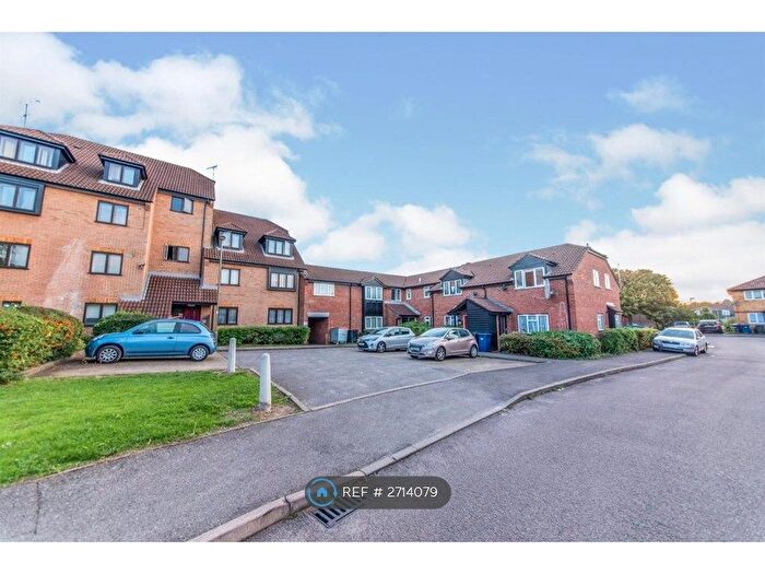 3 Bedroom Flat To Rent In Springwood Crescent, Edgware, HA8