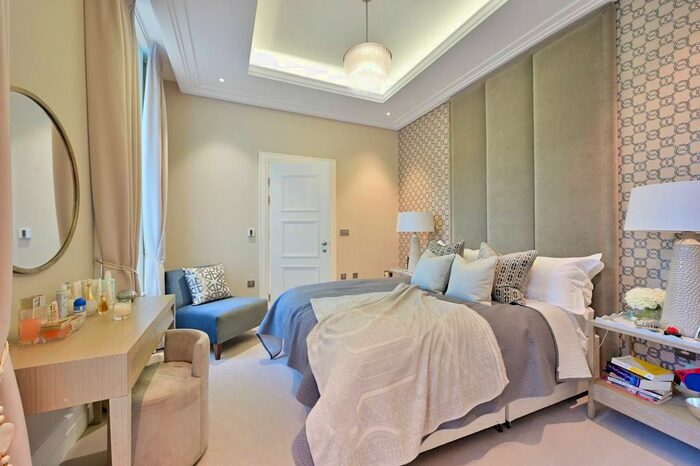 3 Bedroom Flat To Rent In Chambers Park Hill, Copse Hill, London, SW20