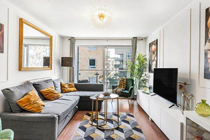 2 Bedroom Flat To Rent In Chrisp Street, London, E14