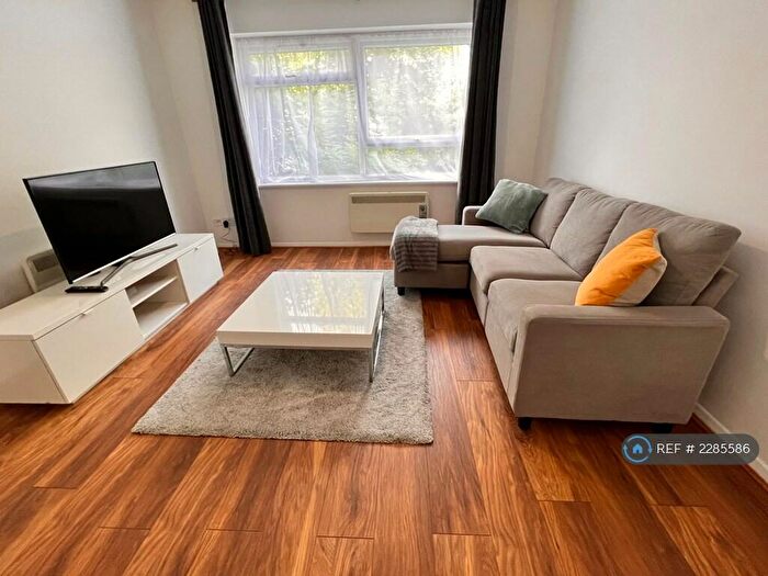 1 Bedroom Flat To Rent In Becton Court, London, SE25