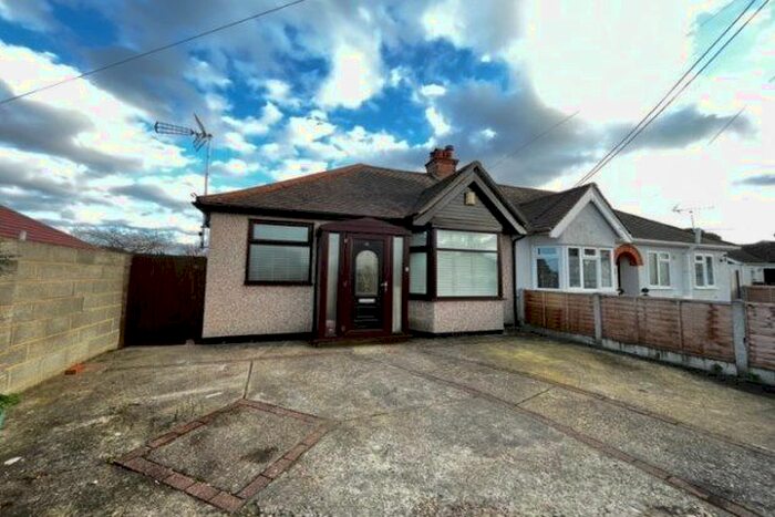 2 Bedroom Semi-Detached Bungalow To Rent In Talbot Avenue, Rayleigh, SS6