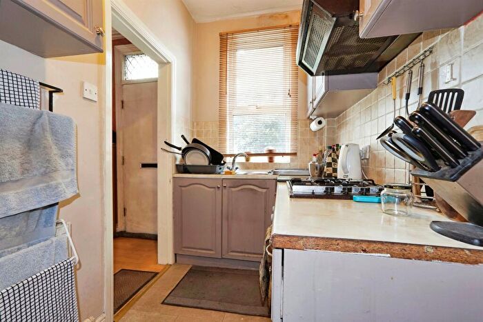 2 Bedroom Terraced House For Sale In Ashton Road, Leeds, LS8