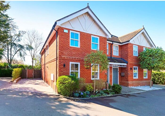 4 Bedroom Semi-Detached House For Sale In Warrens End, Rowtown, Surrey, KT15