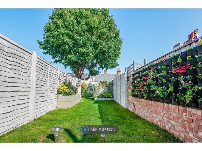 2 Bedroom Terraced House To Rent In Western Road, Reading, RG1