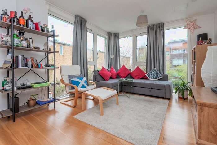 1 Bedroom Flat For Sale In Saw Mill Way, London, N16