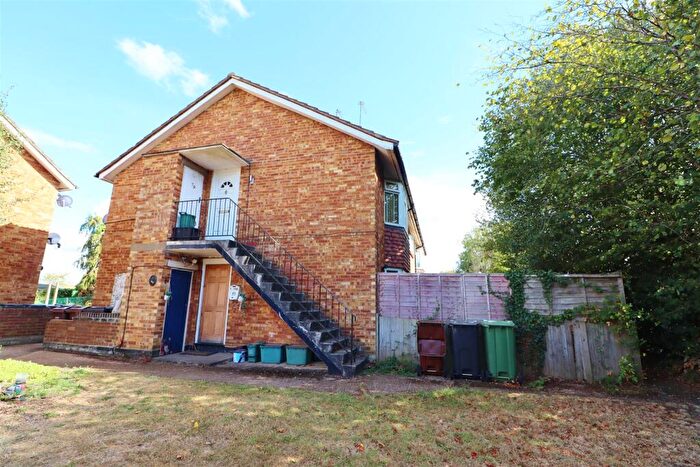 2 Bedroom Apartment To Rent In Radlett Road, Park Street, Frogmore, AL2