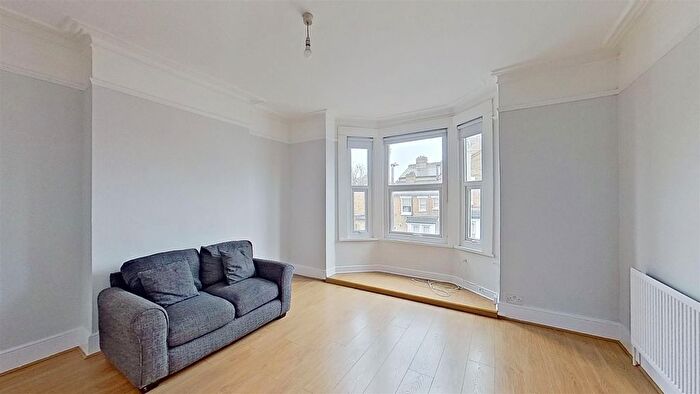 2 Bedroom Flat To Rent In Barmouth Road, London, SW18