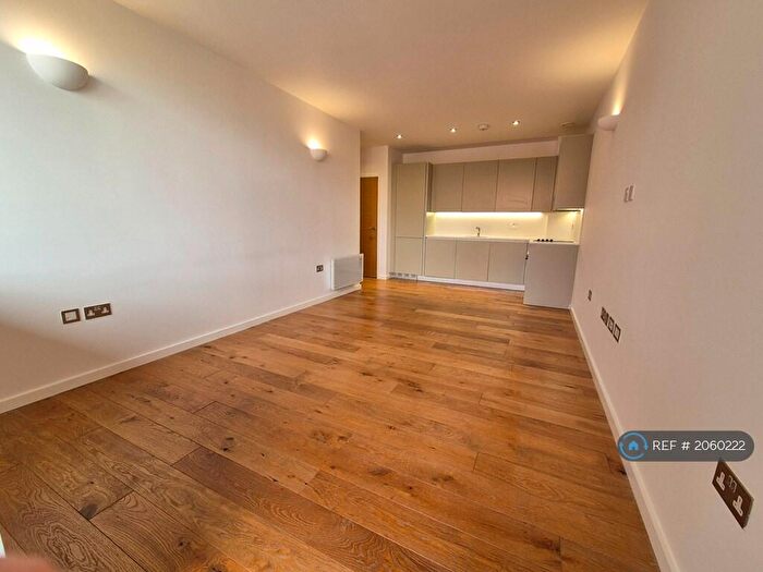 1 Bedroom Flat To Rent In Rosebery House, Epsom, KT17