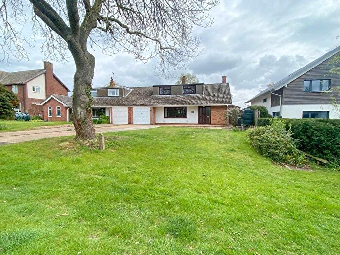 5 Bedroom Chalet For Sale In Green End, Comberton, Cambridge, CB23