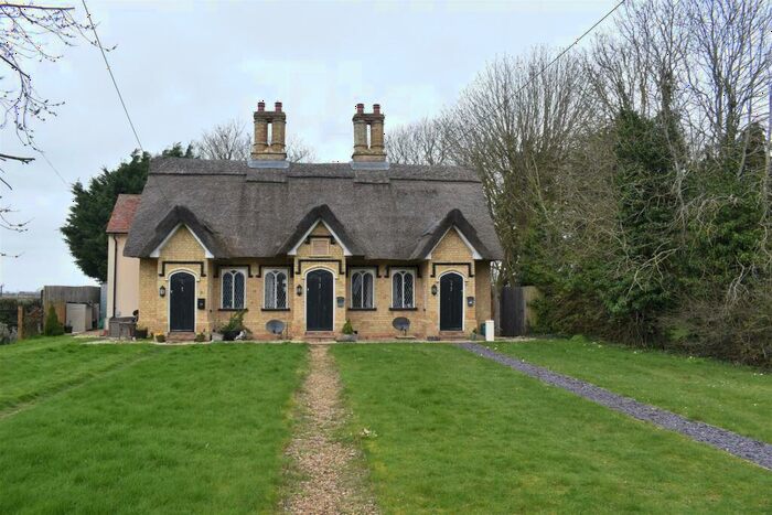 2 Bedroom Cottage For Sale In High Street, Cranfield, Bedford, MK43