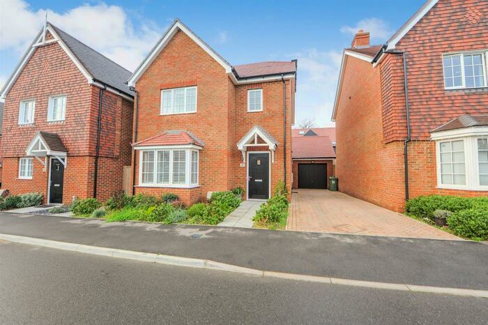 3 Bedroom Detached House For Sale In Barty Way, Thurnham, Maidstone, ME14