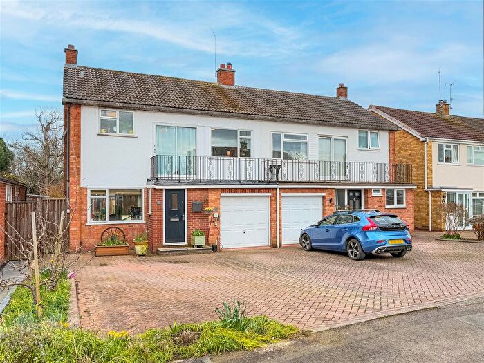 3 Bedroom Semi Detached House For Sale In Foxes Way, Warwick, CV34