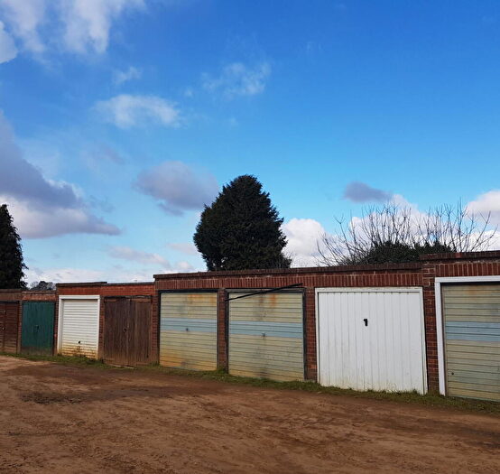 Garage / Parking To Rent In Garage At Queensway, Banbury, OX16