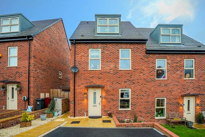 4 Bedroom Semi-Detached House For Sale In Tivey Road, Eckington, Sheffield, S21